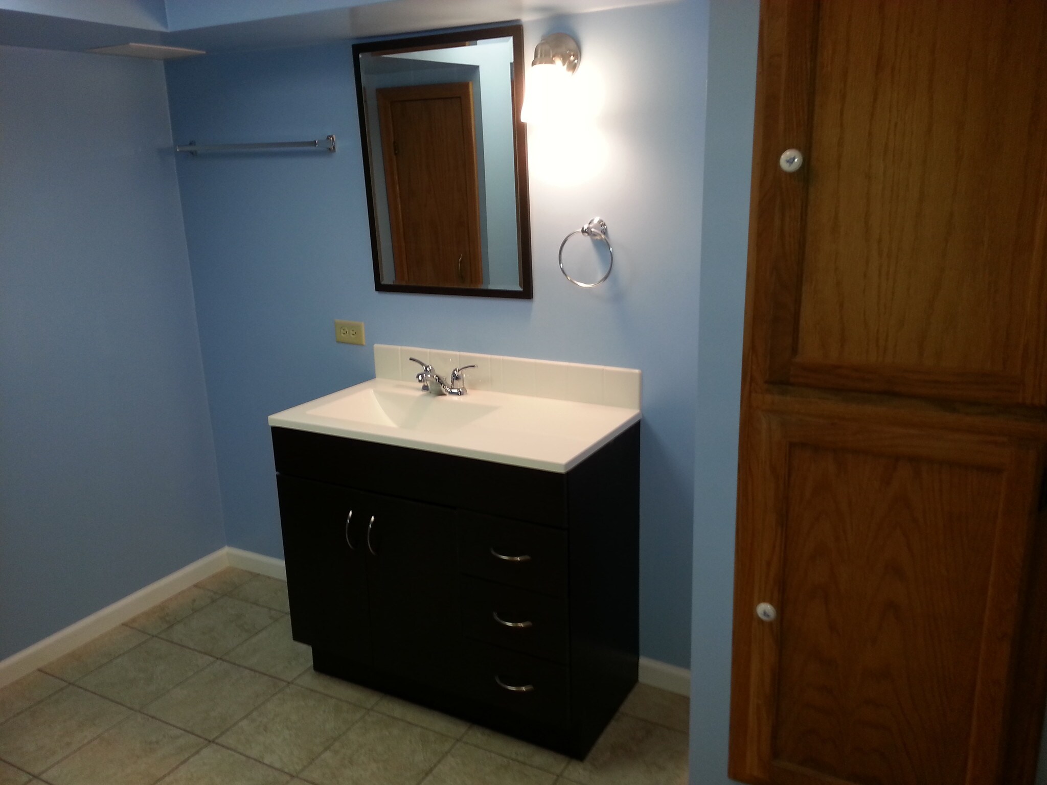 Building Photo - 421 E Lake St