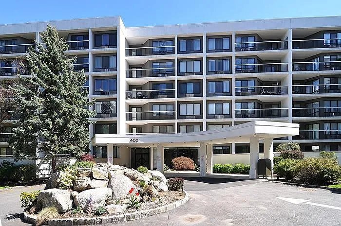 Building Photo - 400 High Point Dr