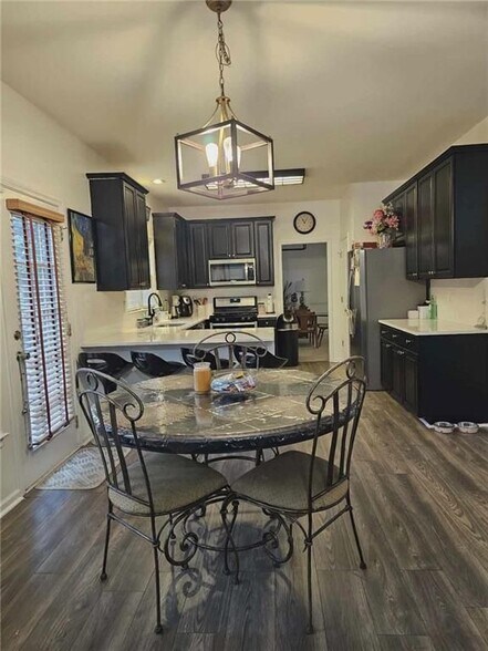 Building Photo - 997 Summer Forest Dr