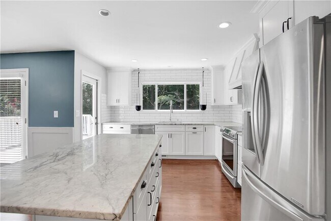 Building Photo - 455 Persimmon Ln