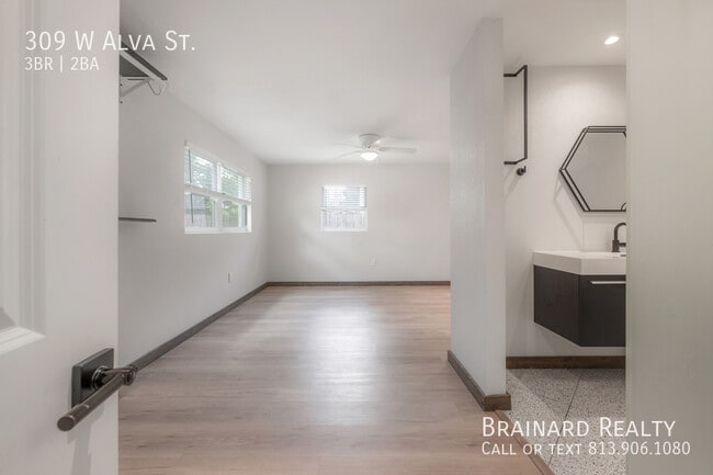 Building Photo - 309 W Alva St