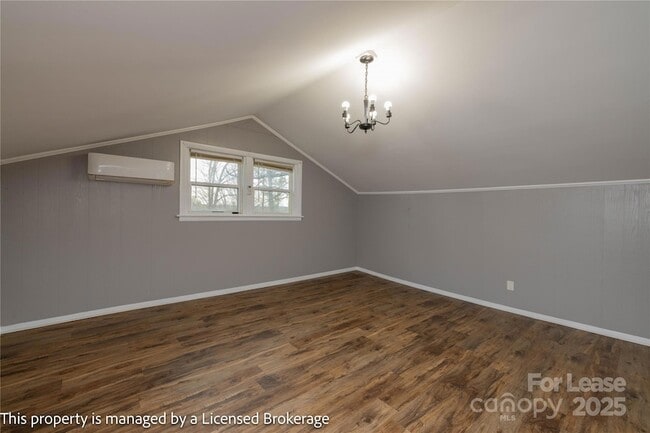 Building Photo - 757 S 5th St