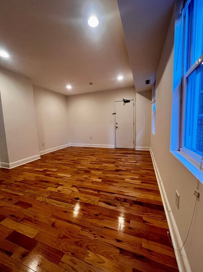 Building Photo - Beautiful newly renovated 2-bedroom 2 bath In Northern Liberties