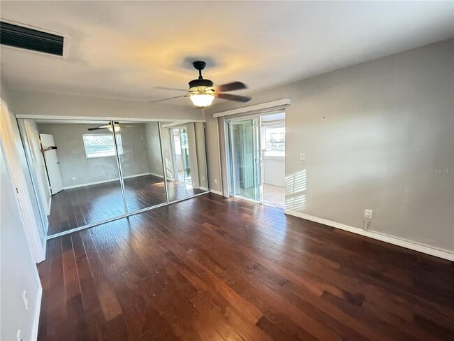 Building Photo - 2202 Clubhouse Dr