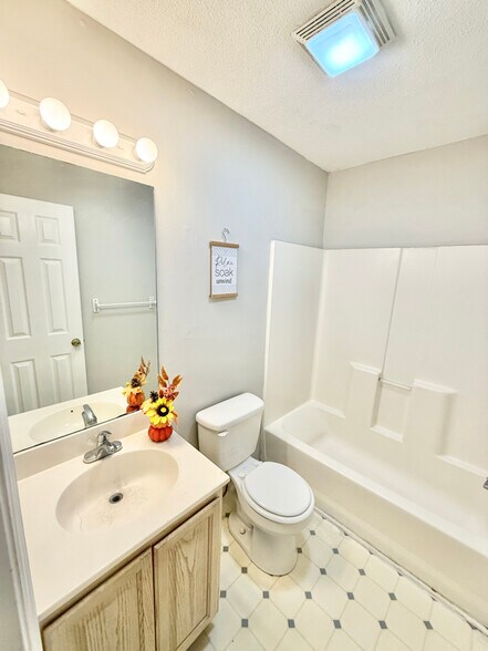 Building Photo - 102 Carter Sells Rd