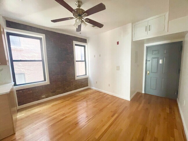 Building Photo - 163 Baldwin Ave