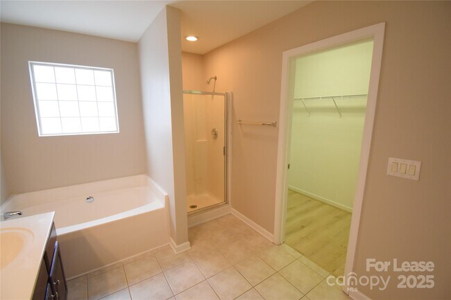 Building Photo - 3334 Crutchfield Pl