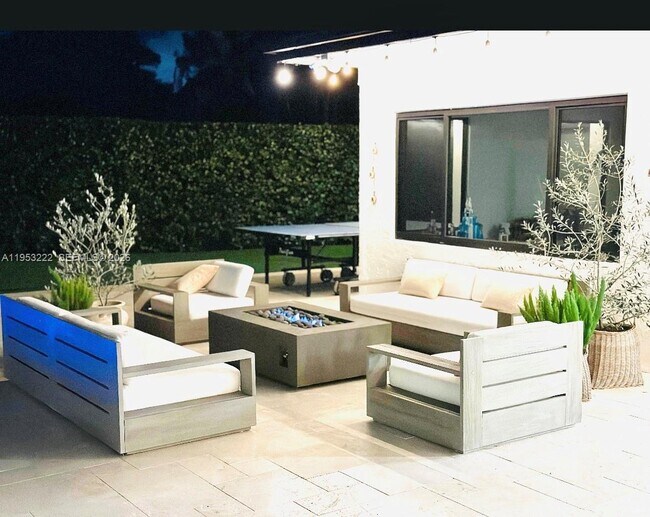 Building Photo - 2475 NW 25th St