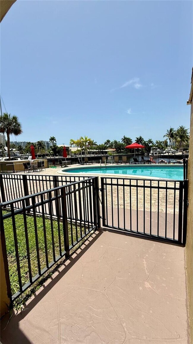 Building Photo - 301 Golden Isles Dr