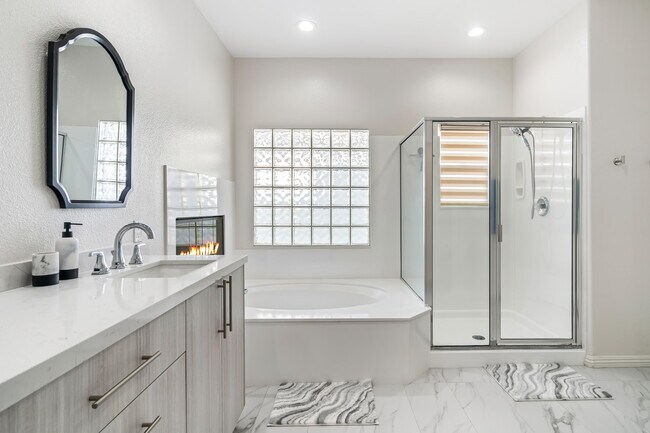 Building Photo - 79535 Dandelion Dr