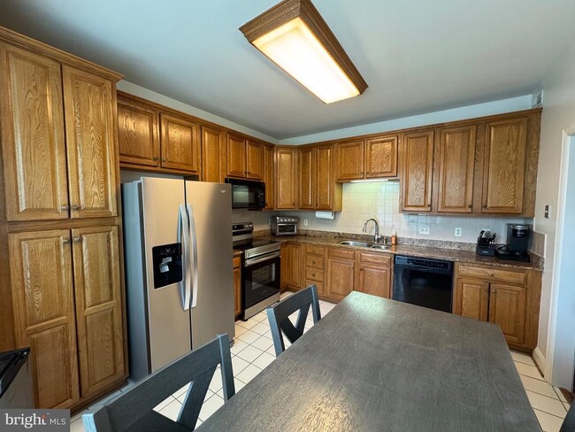 Building Photo - 9408 Regency Crest Dr