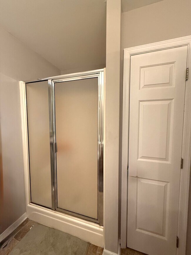 Building Photo - SPACIOUS 4 BEDROOM 2.5 BATH HOME IN GLEN ALLEN