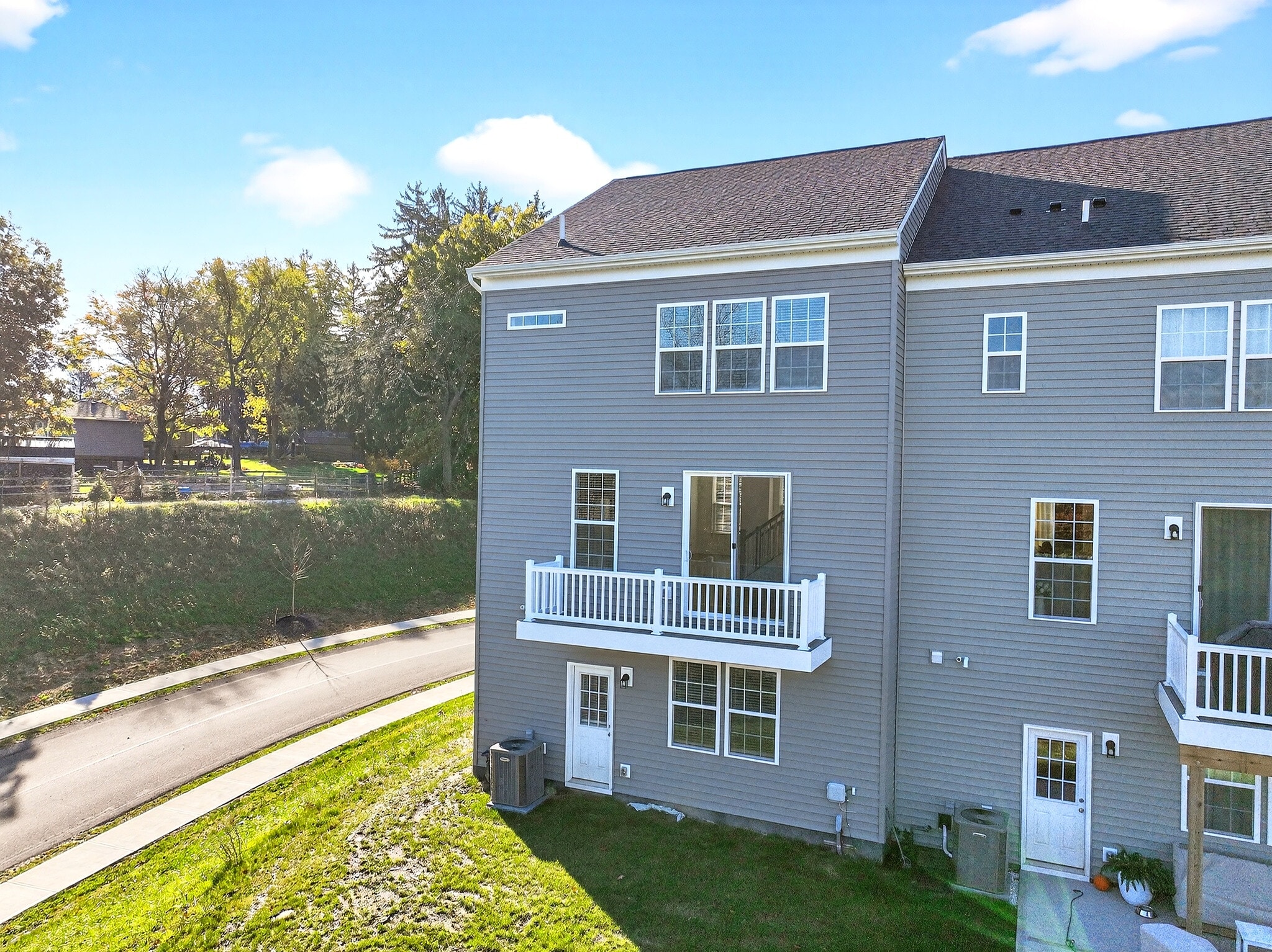 Building Photo - 600 Dana Dr