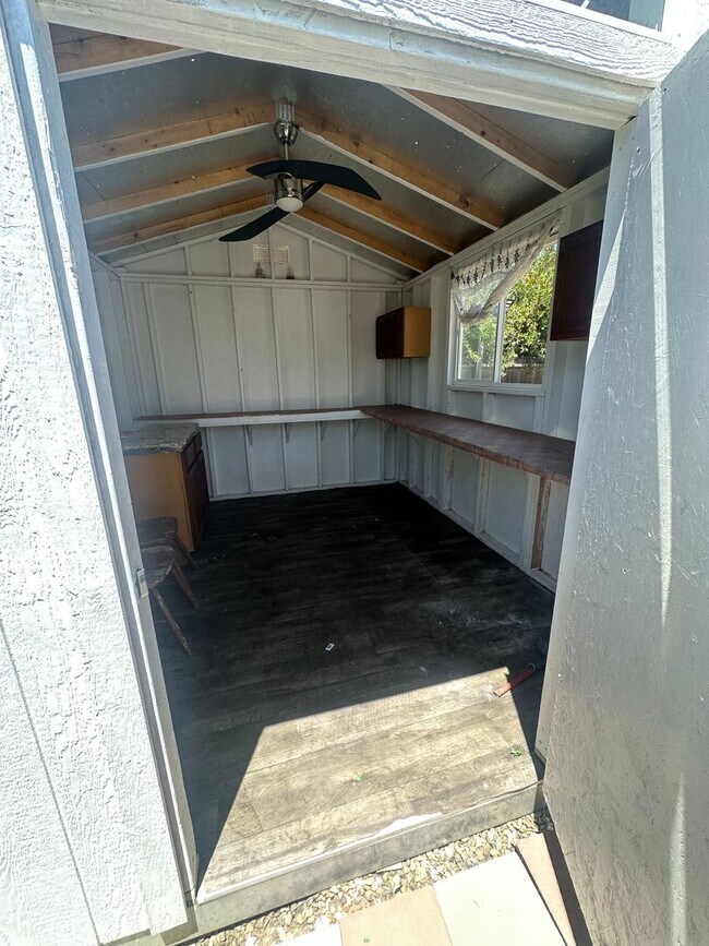 Building Photo - 3 bedroom 2 bath home for rent