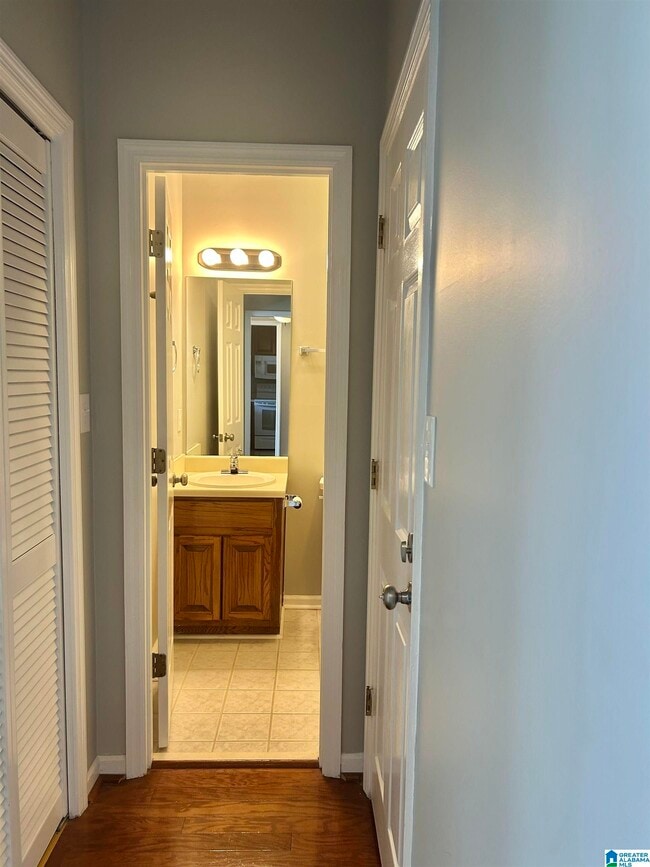 Building Photo - 2212 Ascot Ln