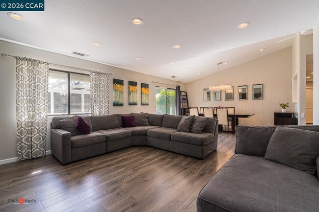 Building Photo - 2904 Canterbury Cir