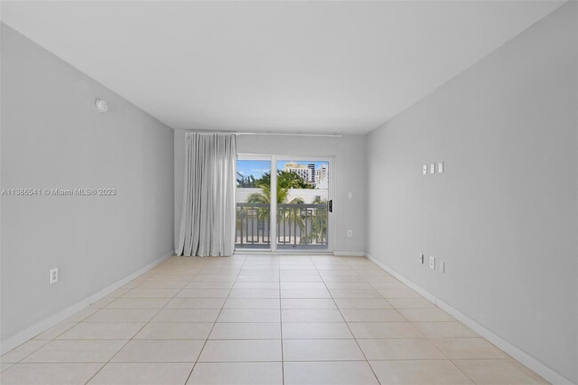 Building Photo - 1357 Collins Ave