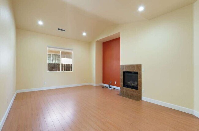 Building Photo - 2621 Mysin Way