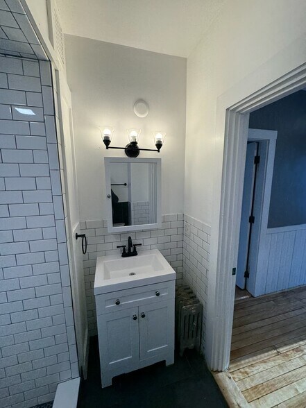 Building Photo - 95 Bradford Ave