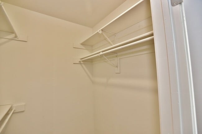Building Photo - Beautifully Updated Townhome In Ocean Lake...