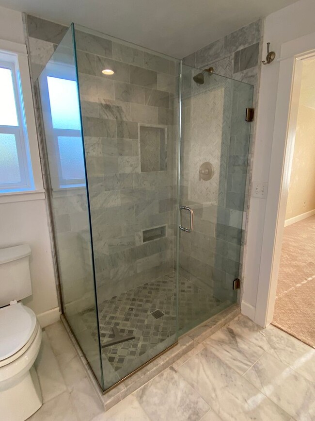 Building Photo - Prime Location - 3Bdrm / 2 Bath House - Wa...
