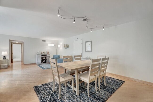 Building Photo - 3200 S Ocean Blvd