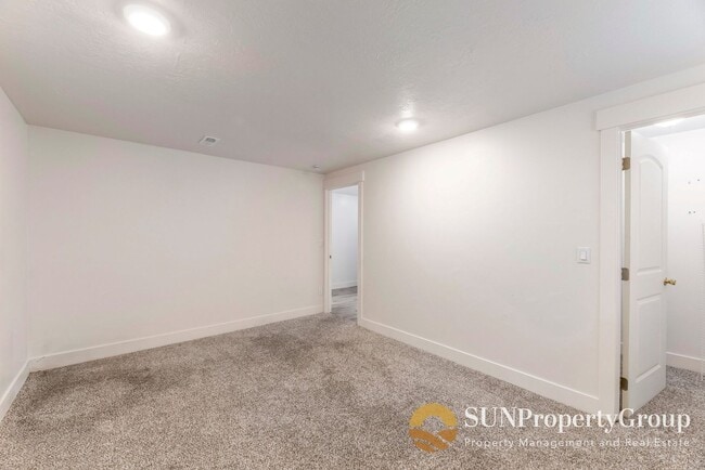 Building Photo - Beautiful Basement  Apartment In Riverton!