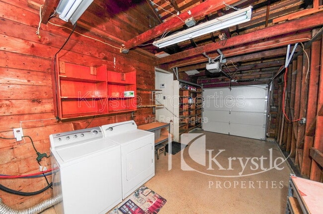 Building Photo - 8 Fairview Ave