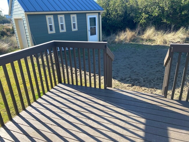 Building Photo - 451 Skylark St SW