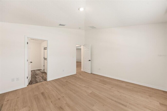 Building Photo - 12401 Streambed Dr