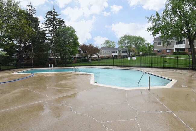 Building Photo - 274 Elmwood Ln