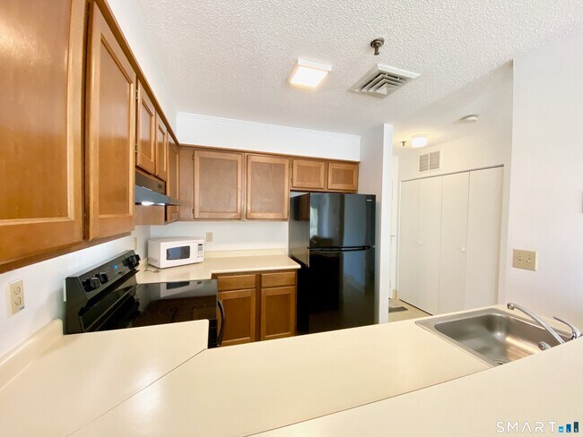 Building Photo - 1204 Whitney Ave