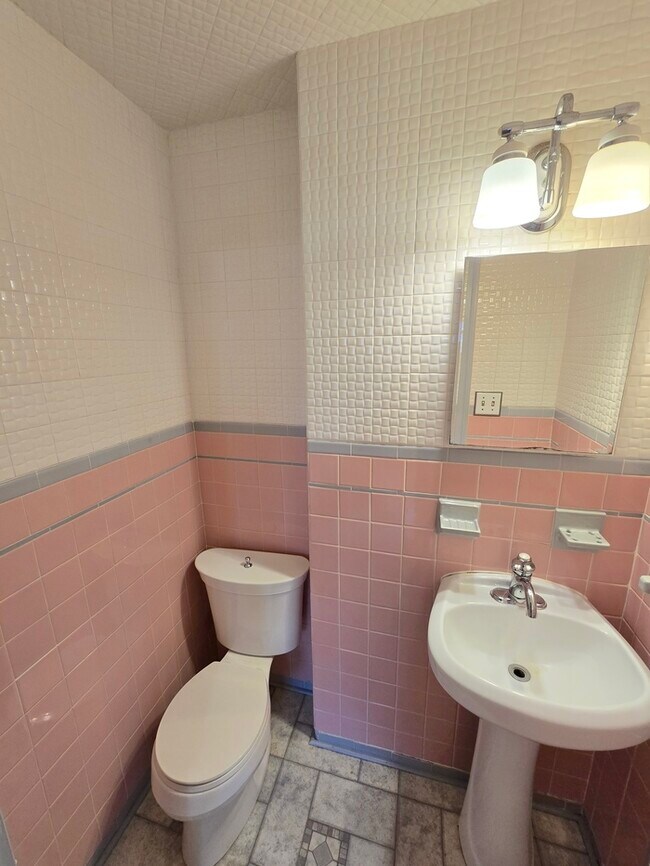 Building Photo - Charming 4-Bedroom Brick Ranch in Virginia Beach!