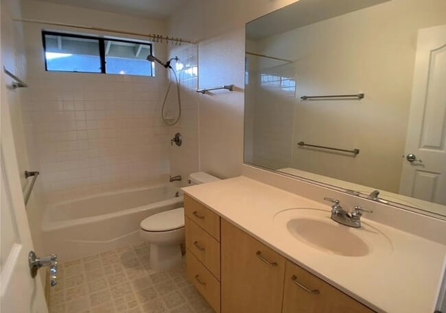 Building Photo - Mililani Mauka  - 3 bedroom, 2.5 bathroom,...