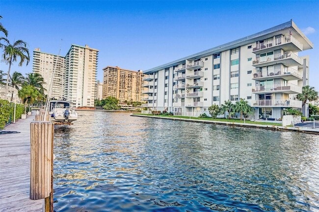 Building Photo - 3942 NE 171 St