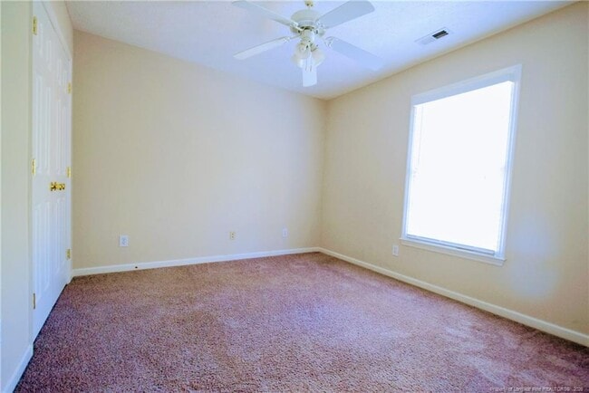 Building Photo - 328 Roundtree Dr