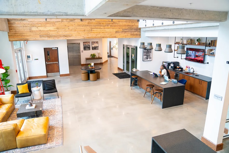 Building Photo - 302 13th St S