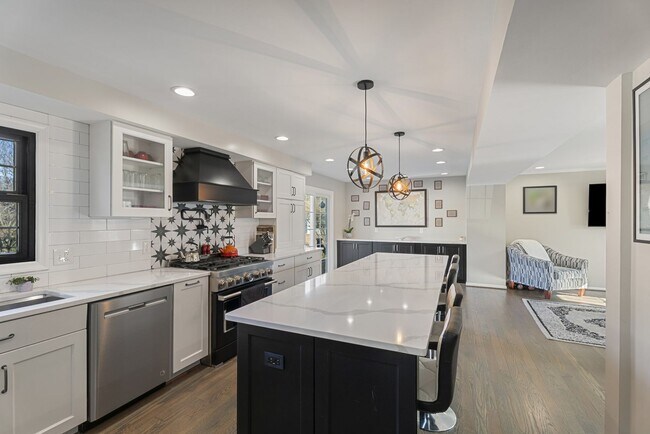 Building Photo - 3100 Franklin St