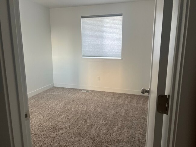 Building Photo - 1140 S 1500 W