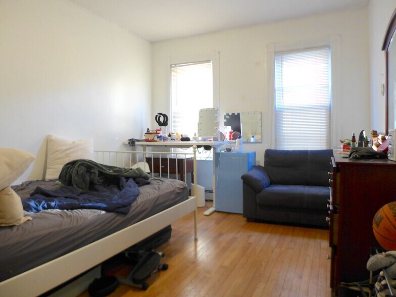 Building Photo - 17 Eldora St