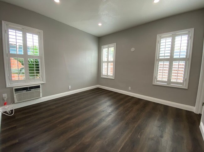Building Photo - 702 N McCadden Pl
