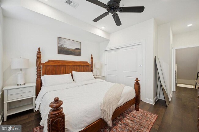 Building Photo - 3958 Mt Vernon St