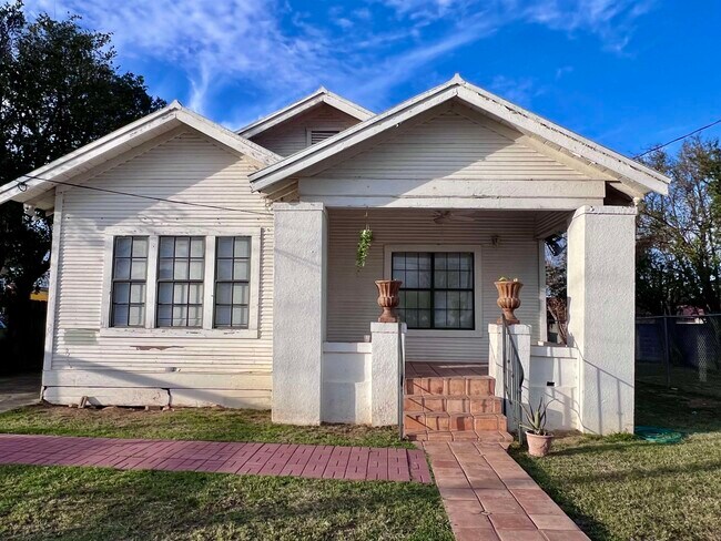 Building Photo - 2016 Rosario St