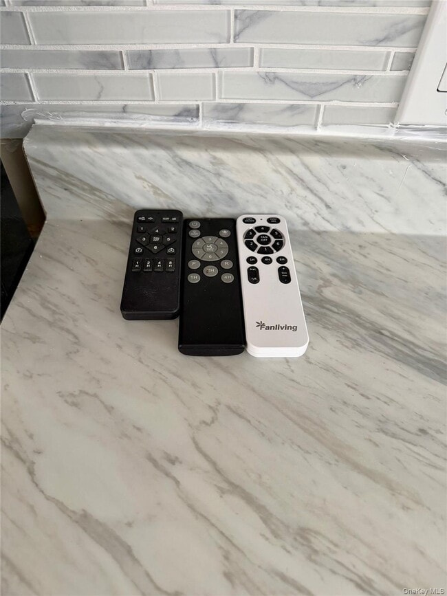 Building Photo - 11 Kathleen Ct