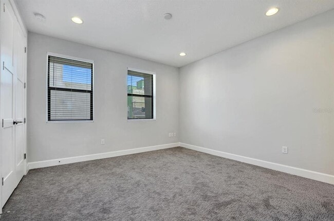 Building Photo - 401 N Oregon Ave