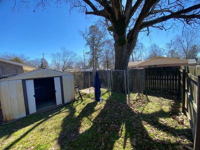 Building Photo - Contact Peggy 501 676 1758