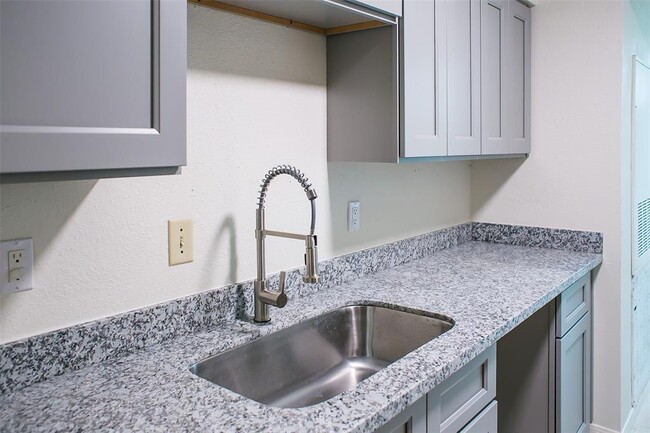 Building Photo - 6606 De Moss Dr
