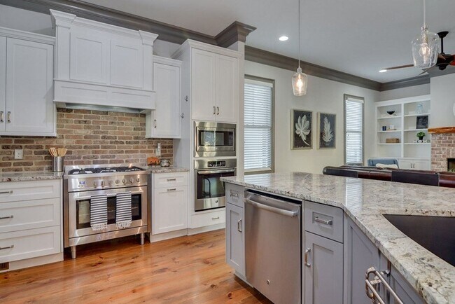 Building Photo - 3057 Leaning Oak Way