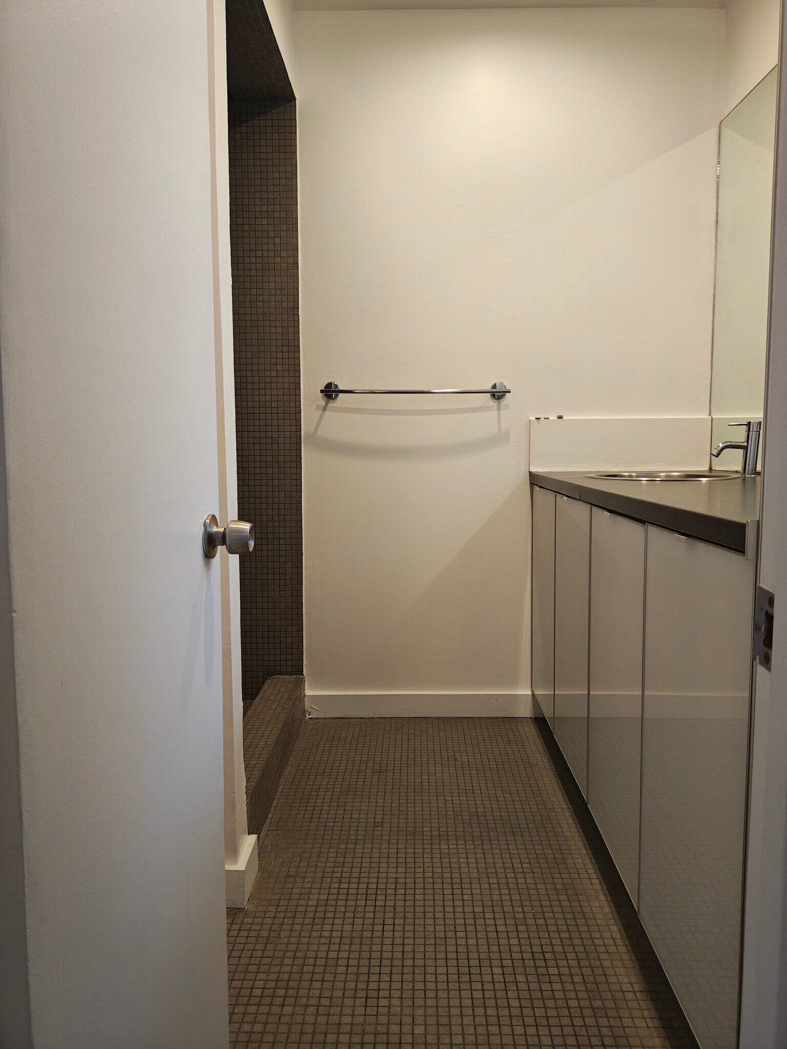 Building Photo - 252 3rd Ave