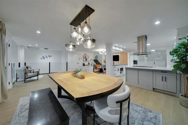 Building Photo - 140 S Timber Top Dr